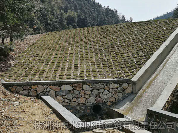 小二型水庫溢洪道圖